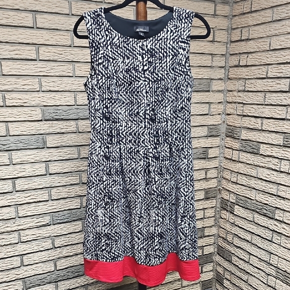 Alyx Dress Sz 10 Adorable Blavk And White Pattern With Red Bottom Like New - Picture 1 of 13